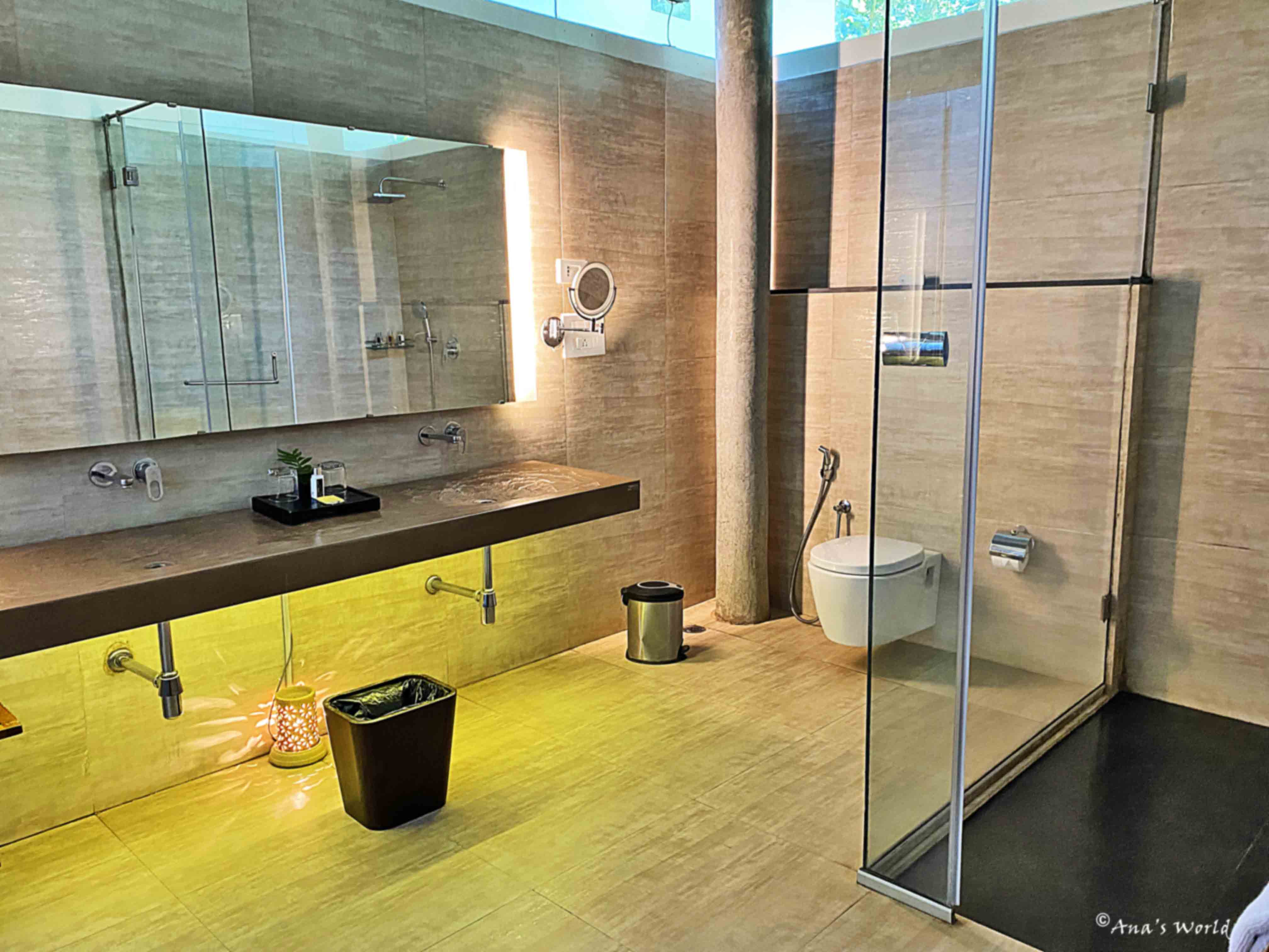 Bathroom-at-Java-Rain-Resorts